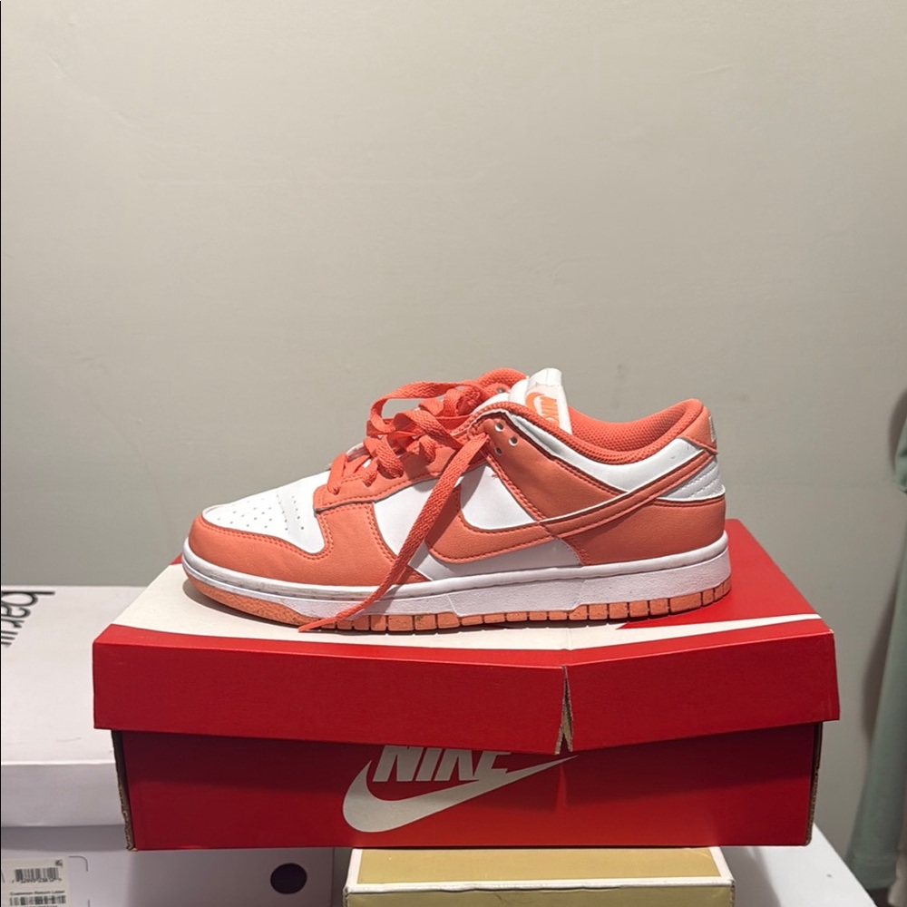 Nike Coral and White Low-Top Sneakers great for the summer. These are super cute